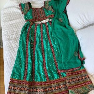 Beautiful lehenga in great condition! (Dry cleaned!)